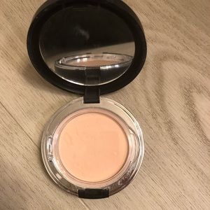 Younique presses powder-scarlet